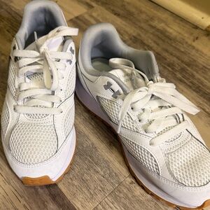Like New! Women’s Under Armour Sneakers- 6.5
